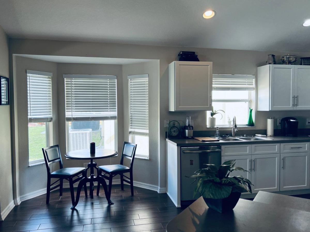Ruskin Fl Private 2 Bdrm 1 Bath Suite Common Areas Shared With Host And Cat 外观 照片